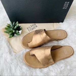 EILEEN FISHER Venus Metallic Sandal (gold)